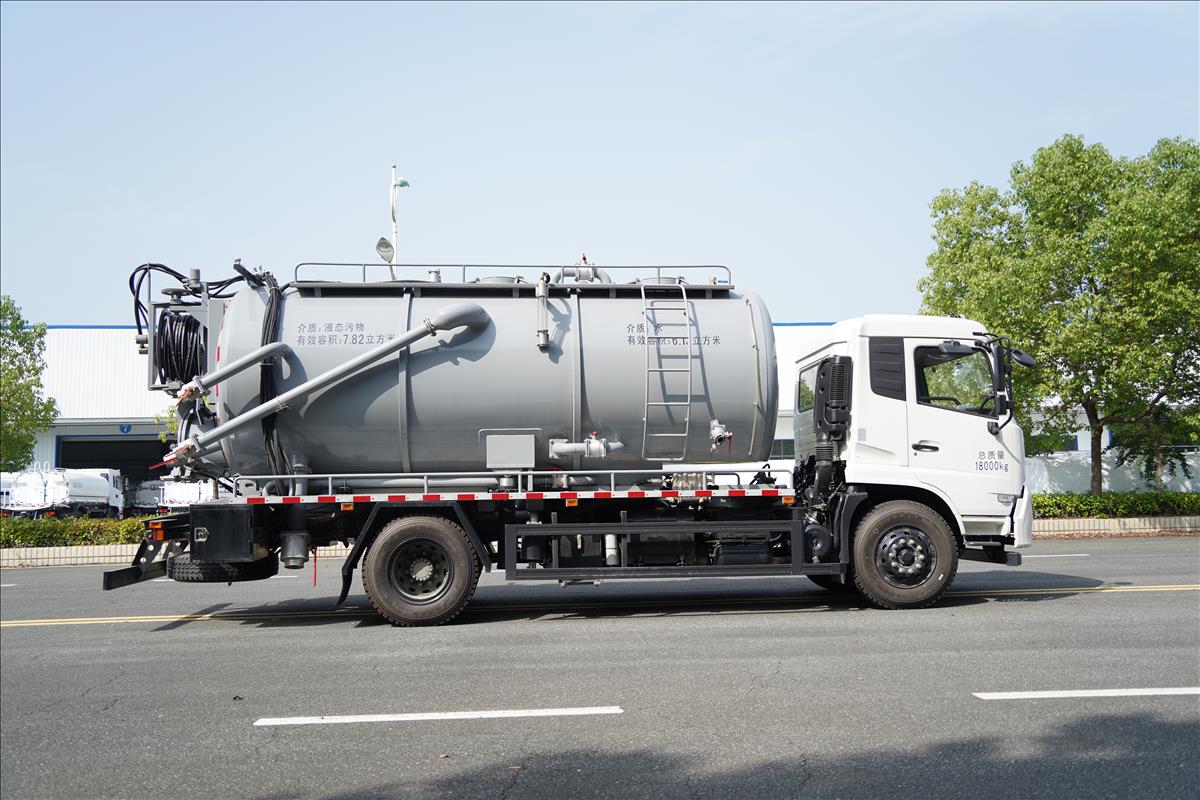 18T清洗吸污車(chē)