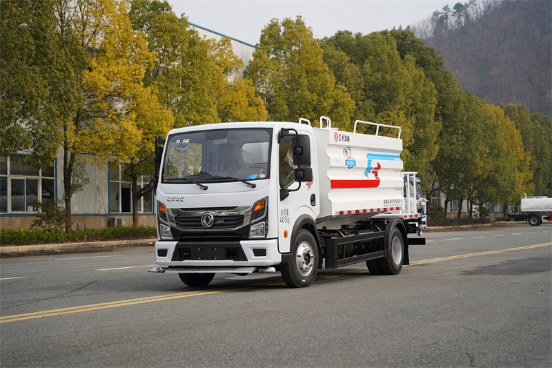 東風(fēng)股份K6藍(lán)牌灑水車 7方（燃油車）