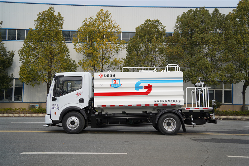 東風(fēng)股份K6藍(lán)牌灑水車 7方（燃油車）